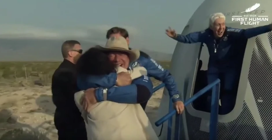 Bezos i putnici nakon sletanja