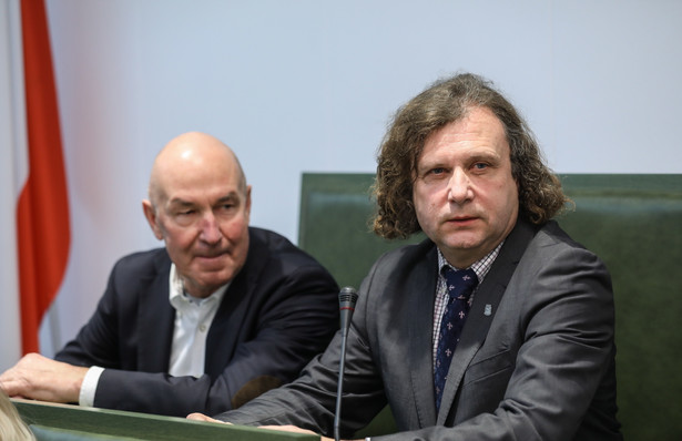 Oskarżeni prezydent Sopotu Jacek Karnowski i diler samochodowy Włodzimierz Groblewski na sali rozpraw Sądu Najwyższego w Warszawie.