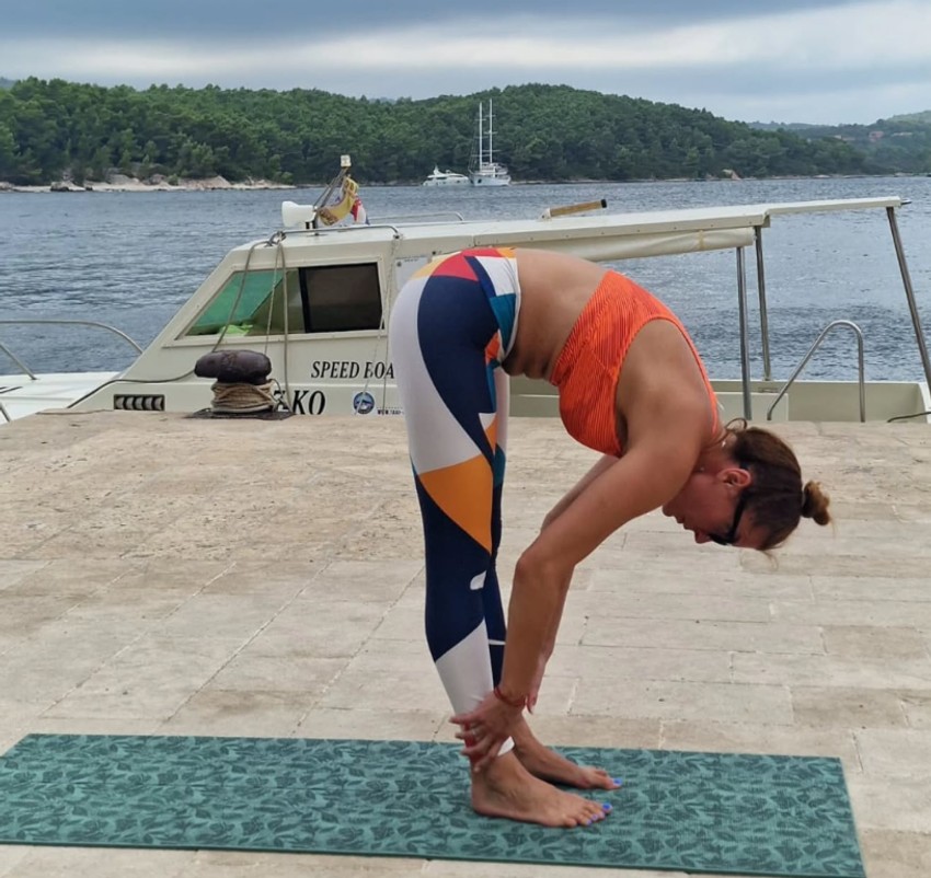 Adriana Čortan trenira jogu