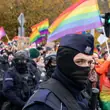 12 proc. osób LGBT+ rozważa emigrację z Polski. To efekt nagonki polityków