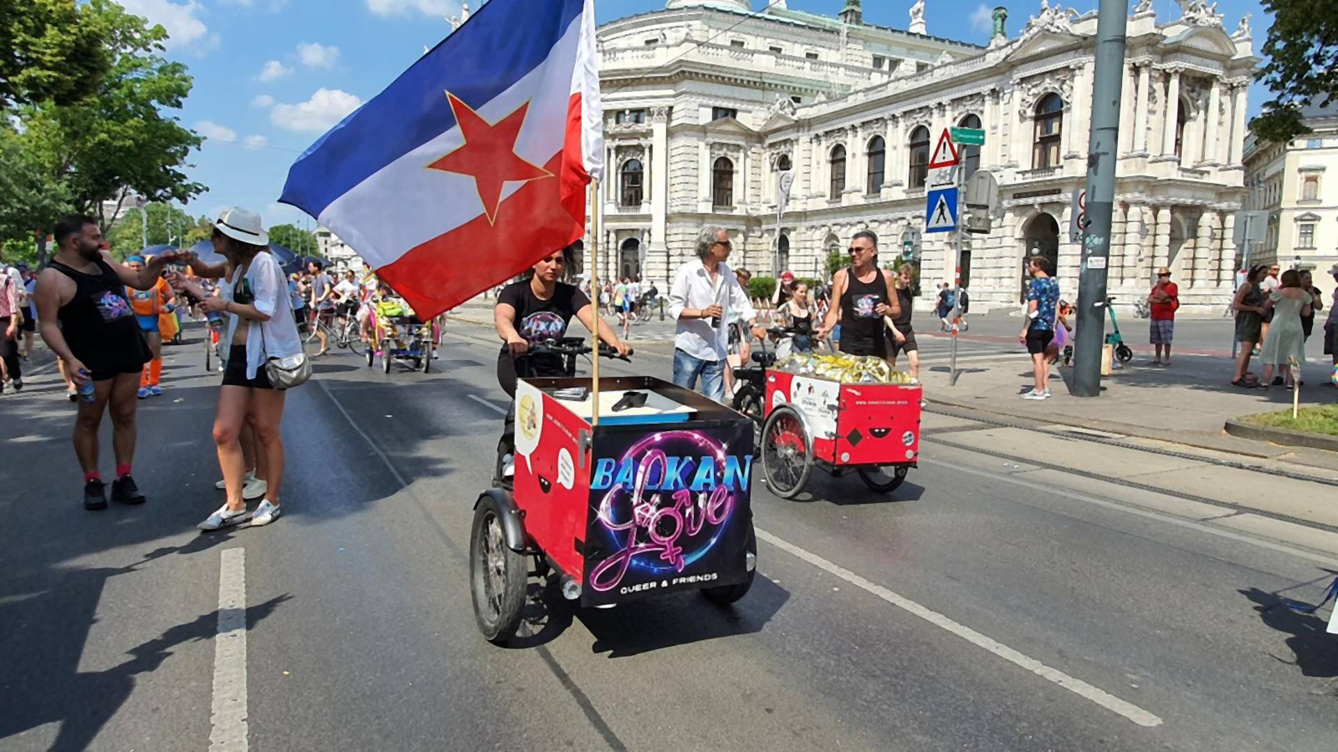 Na Paradi ponosa u Beču se viorila  zastava SFRJ: Ovo je balkanska ljubav