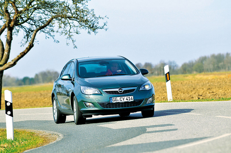 Focus kontra Astra i Golf: sprawdzamy czy Ford wyprzedzi konkurencję?