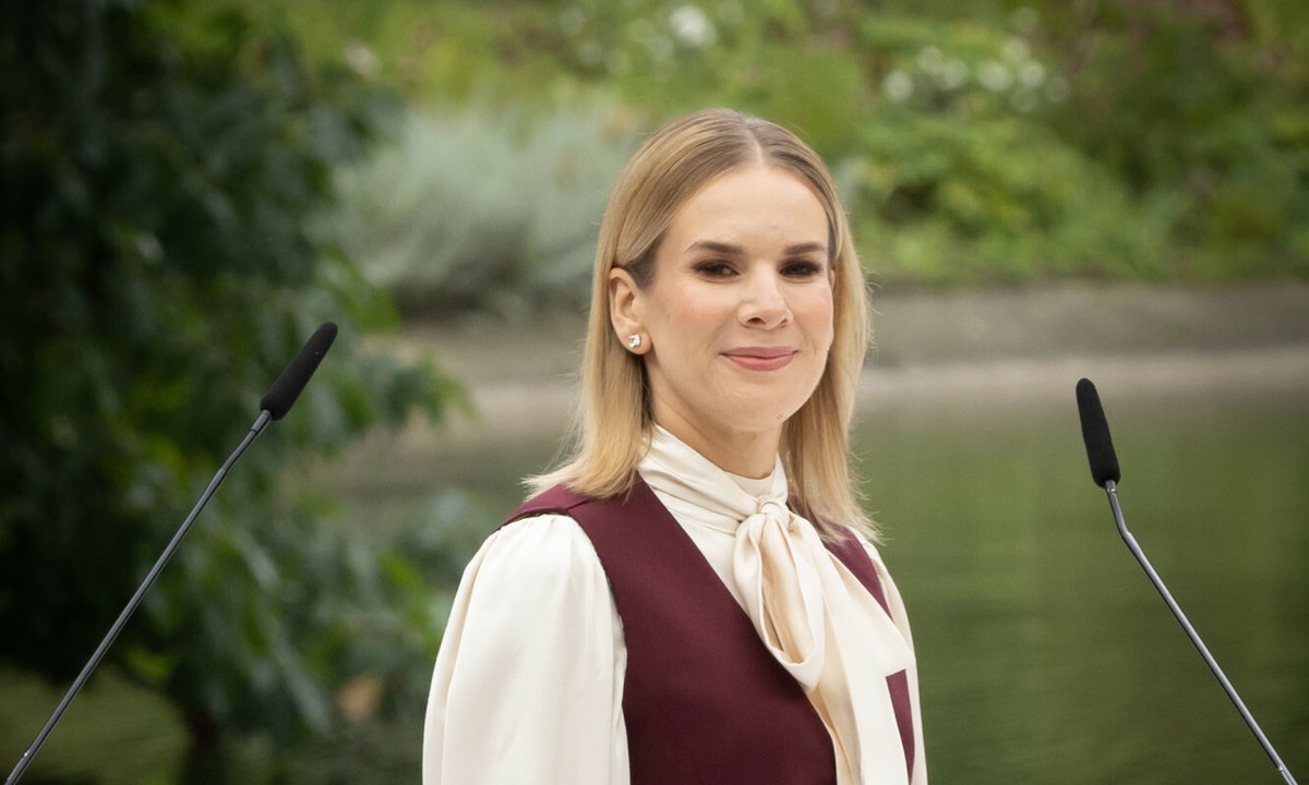 Stylistka o stylu Marty Nawrockiej. "Styl wpisuje się w klasykę, ale tkaniny i fasony często pozostawiają wiele do życzenia"