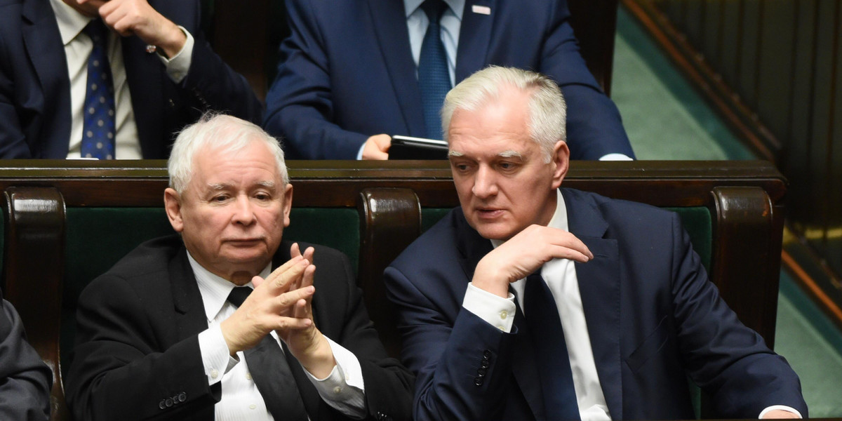 Na zdjęciu od lewej: prezesi koalicyjnych partii Jarosław Kaczyński (PiS) i Jarosław Gowin (Porozumienie).