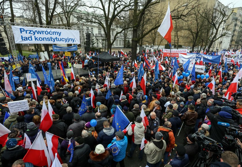 Wyciekła treść SMSa, jaki PO rozsyła przed marszem 7 maja