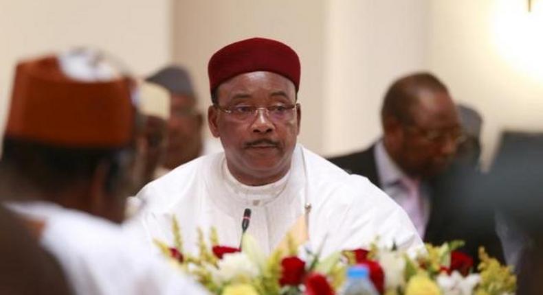 Thousands march in Niger to denounce vote preparations