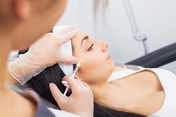 Hialuronsav kontra saját zsír: melyik plasztikai eljárás a jobb?