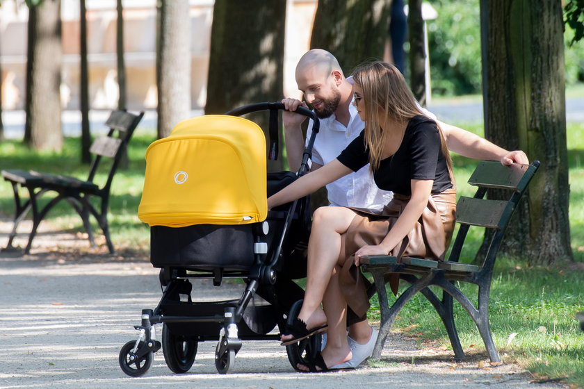 Agnieszka Kaczorowska z mężem i córką