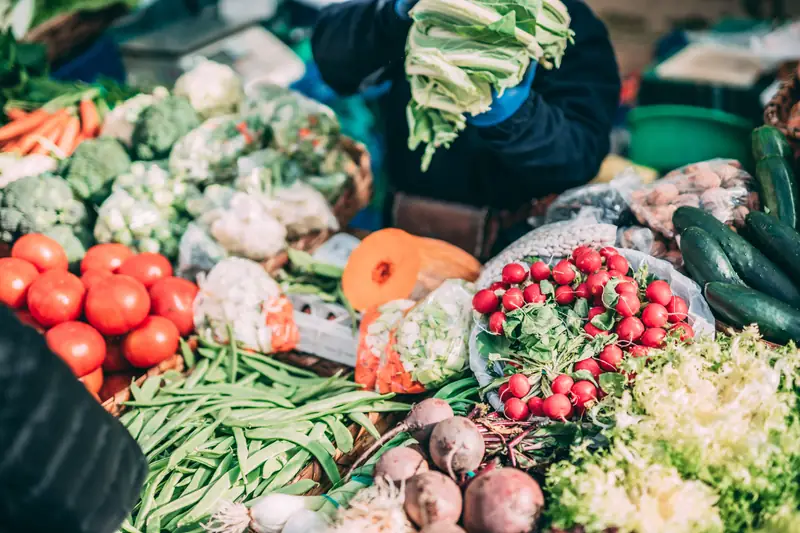 Produkty lokalne nie muszą pokonać długiej drogi, żeby trafić do supermarketu. / unsplash