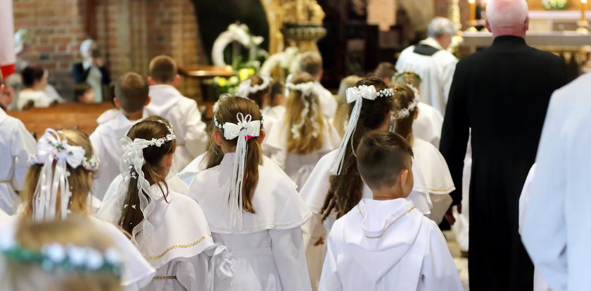 Szokujące sceny w Chruślinie. Karczemna bójka przed komunią