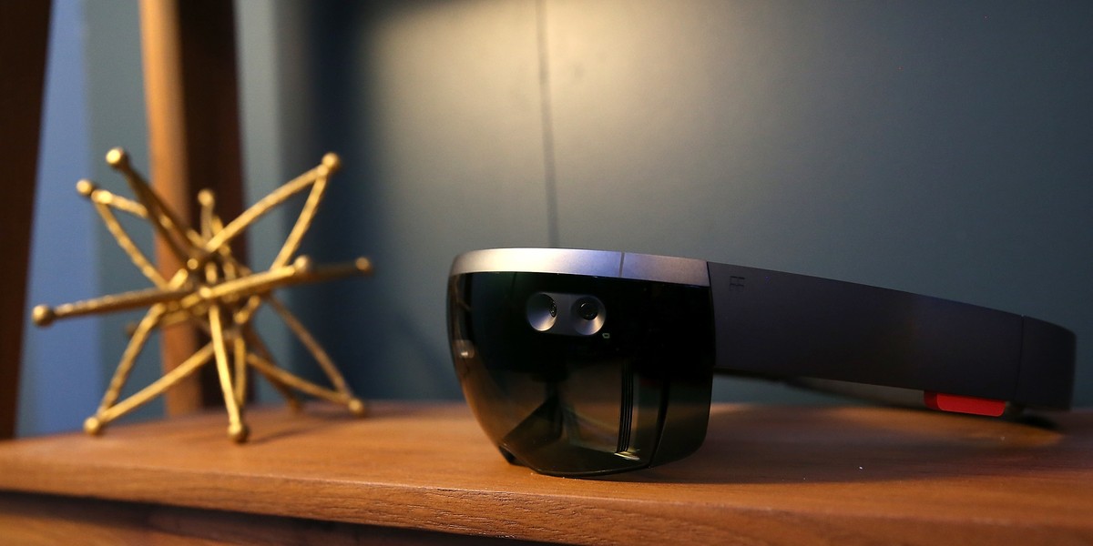 Microsoft HoloLens pojawi się w polskich sklepach 1 grudnia 2017 roku