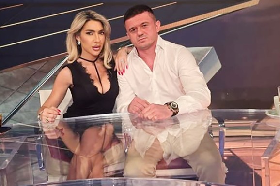 TIGAR ZAPROSIO JOVANU JEREMIĆ Na ruci zasijali dijamanti: "Prsten je rađen po uzoru na englesku krunu" (Foto)