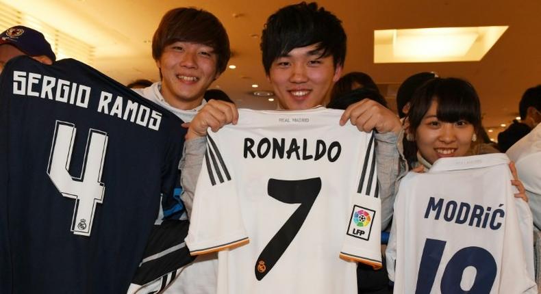 Japanese fans of Spanish football club, Real Madrid await the team's arrival at the Haneda International airport in Tokyo on December 12, 2016