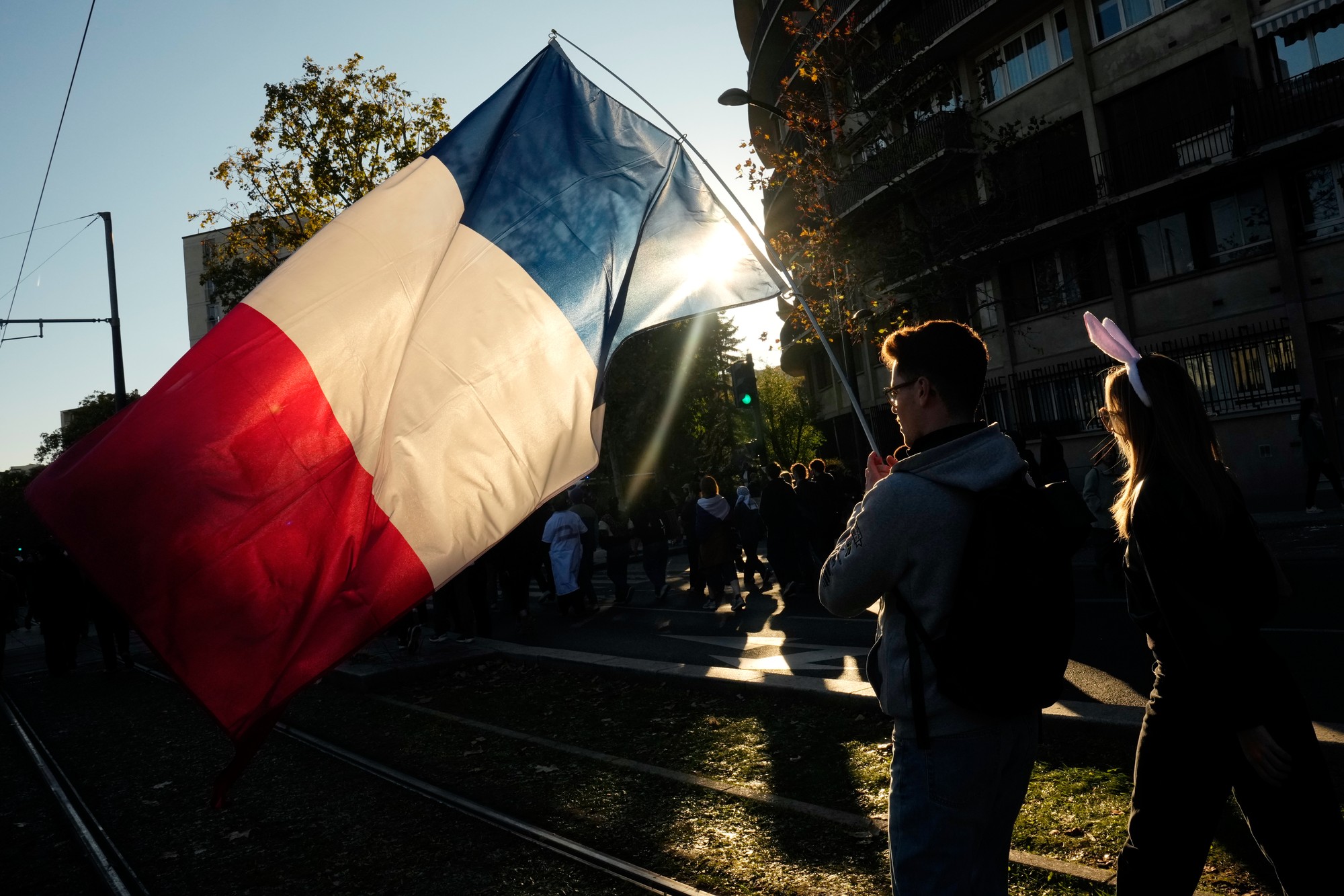 Na protestoch vo Francúzsku sa znova zišli tisíce ľudí. 