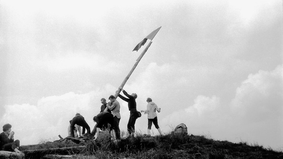 Wędrowne wczasy ZSP, zdejmowanie flag 22 lipca 1962 r. na Tarnicy i Połoninie Caryńskiej