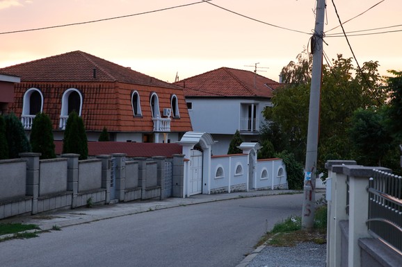 ZBOG VILE OD 30 MILIONA UPALA U DUGOVE Snežana Đurišić prodala kuću na Dedinju, a evo gde sada živi: "Nastao je haos oko plaćanja"