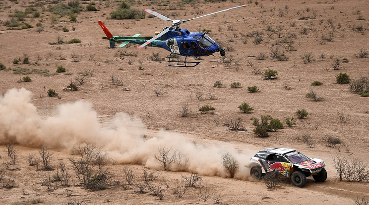 A kilencszeres ralivilágbajnok Sébastien Loeb a Peugeot-csapat tagja. Tavaly második lett a Dakaron, idén is esélyesnek számít /Fotó: AFP
