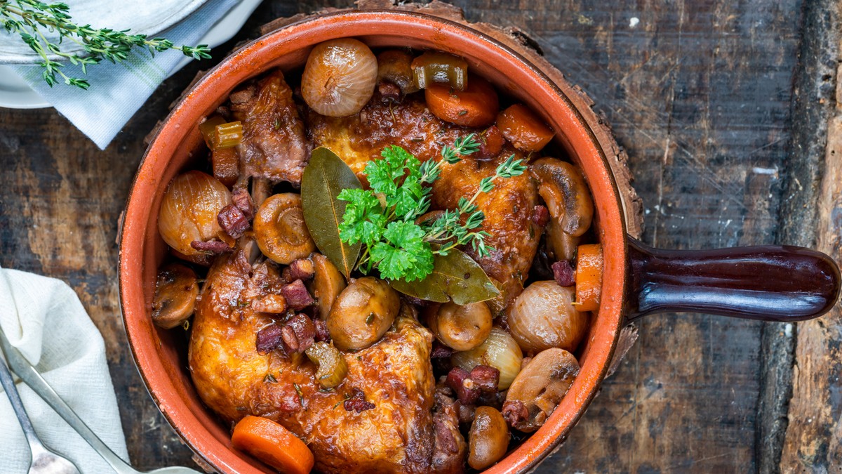 Gene Kelly meg is főzte a kedvencét: így készül a coq au vin