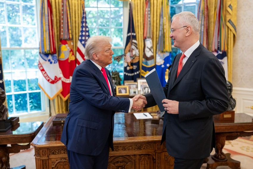 Ambasador Srbije u Sjedinjenim Američkim Državama Dragan Šutanovac predao je akreditivna pisma američkom predsedniku Donaldu Trampu