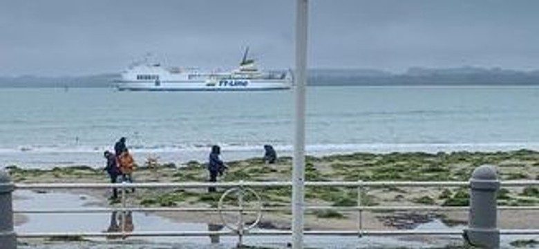 Prom Marco Polo na mieliźnie. Straż przybrzeżna: Trwa walka z czasem