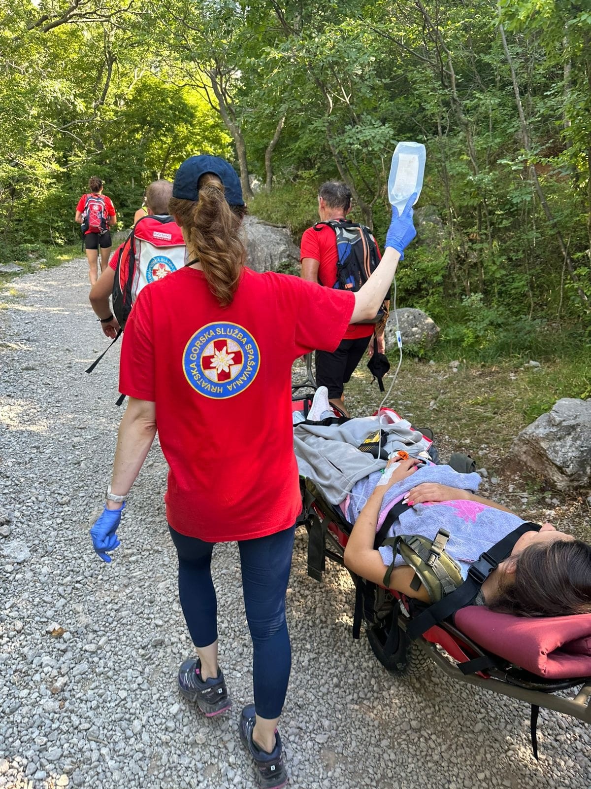 Chorvátska horská služba pomáhala zahraničnej turistke pri pôrode.