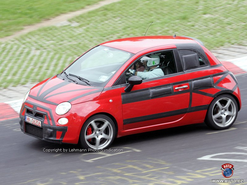 Zdjęcia szpiegowskie: Fiat 500 Abarth na Nürburgringu