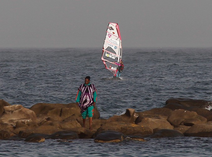 Będzie płynąć przez osiem godzin dziennie. Odpoczywać i spać będzie na katamaranie, który jej towarzyszy