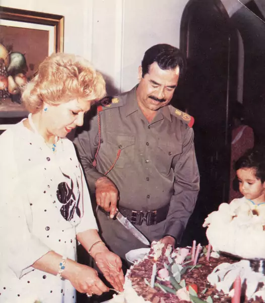 Saddam Husajn ze swoją pierwszą żoną Sadżidą i córką Halą