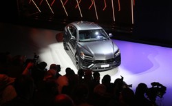 Lamborghini Urus, czyli byk na szczudłach. Tak wygląda nowy SUV z niemiecką techniką