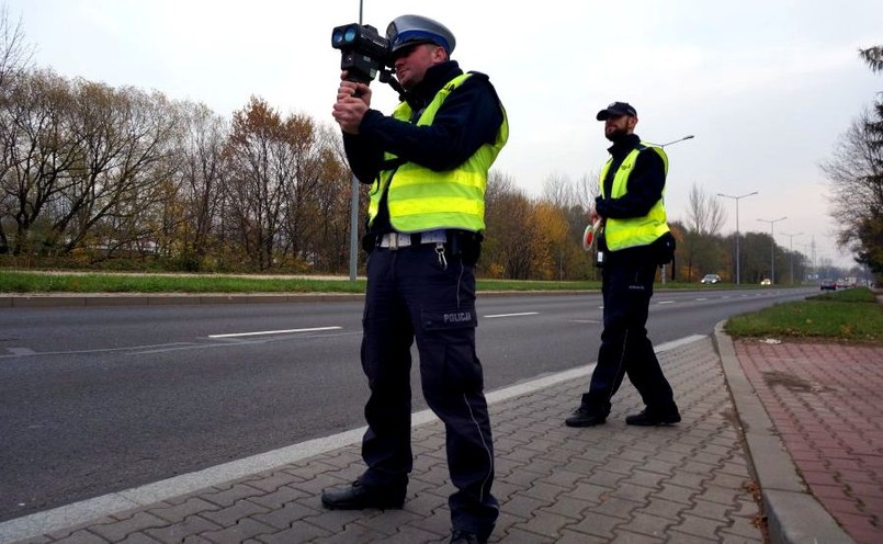 LaserCam 4 pozwala policjantowi śledzić i cały czas nagrywać namierzony samochód. Urządzenie wyposażono też w kolorowy dotykowy ekran o przekątnej ok. 8 cm, który można obsługiwać w rękawiczkach