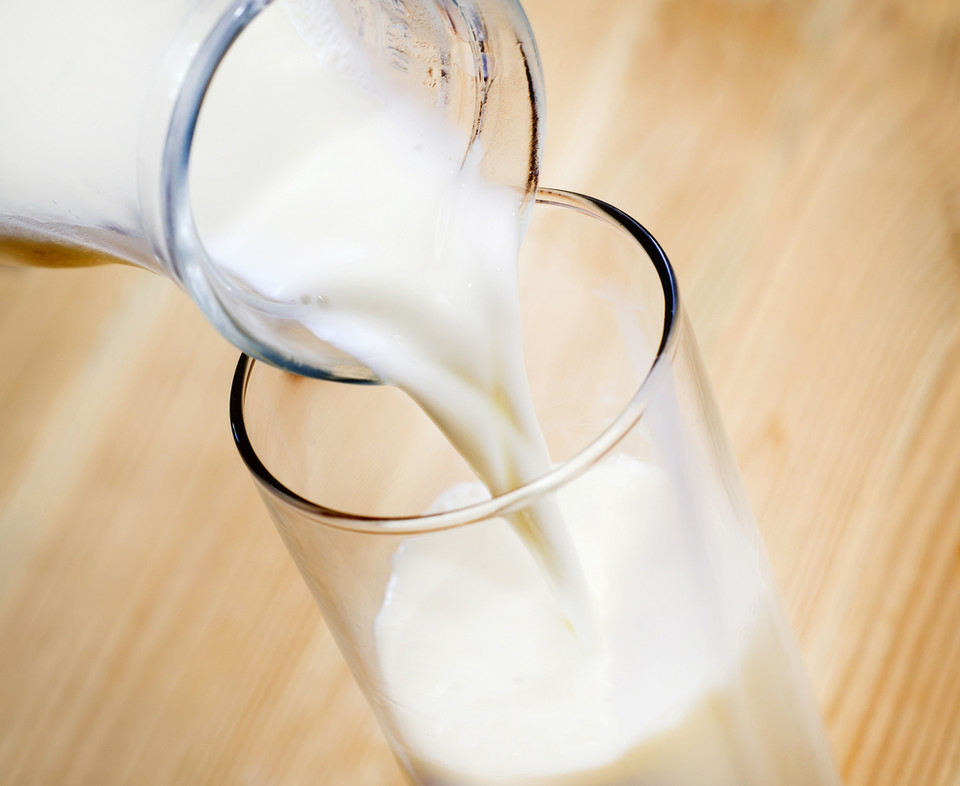 7. Lepsza przemiana materii: Zamień izotoniki na mleko 