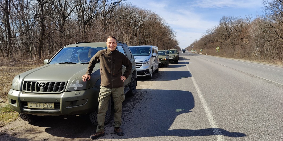 Radosław Sikorski wybrał się w daleką podróż, której celem są niezbyt bezpieczne rejony.