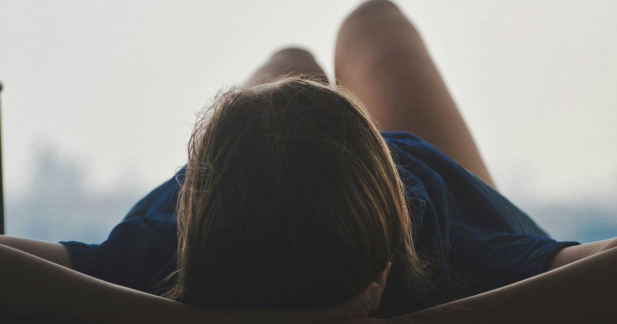Młode Polki, które utknęły w małych miastach. "Zasypiam i wstaję zmęczona"