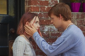 Saoirse Ronan i Lucas Hedges w filmie „Lady Bird.