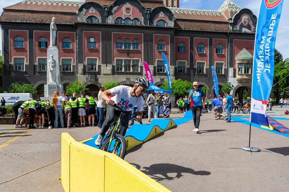 U Subotici predstavljen projekat "Gledaj da te vide, vozi se biciklom"