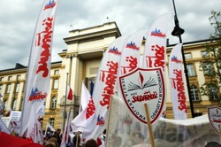 Protest nauczycieli przed kancelarią premiera. Żądają podwyżek [AKTUALIZACJA]