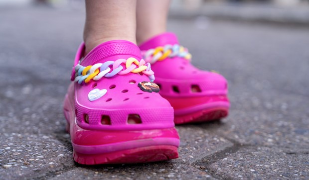 Kroksice imaju prednosti i opasnosti za stopala