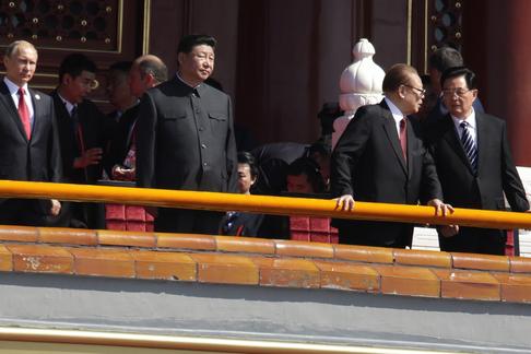 Prezydent Władimir Putin z chińskimi dygnitarzami: pierwszy z lewej Xi Jinping podczas obchodów 70. rocznicy zakończenia II wojny światowej, Pekin, wrzesień 2015 r.