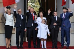 Tak Andrzej Duda witał Kasię Nawrocką. Reakcja dziewczynki bezcenna [WIDEO]