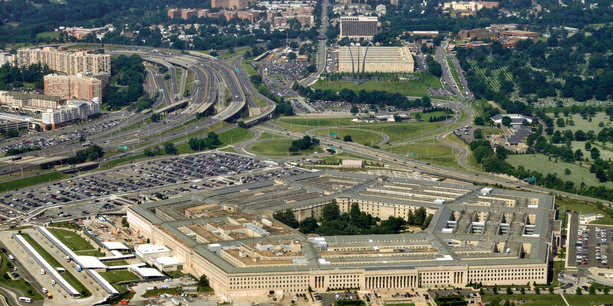 Pentagon wydał 800 mln dol., dokumentów brak