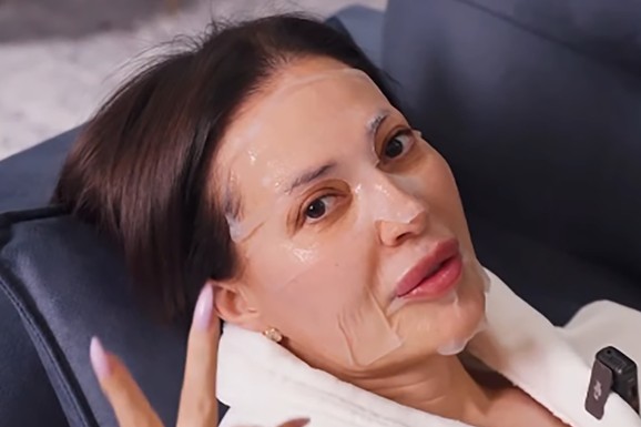 CECA NA SEBI IMA SAMO BADEMANTIL Sa muškarcem deli sobu, on je snimao u hotelu u Bugarskoj: "Ne loži se, nisi moj tip"