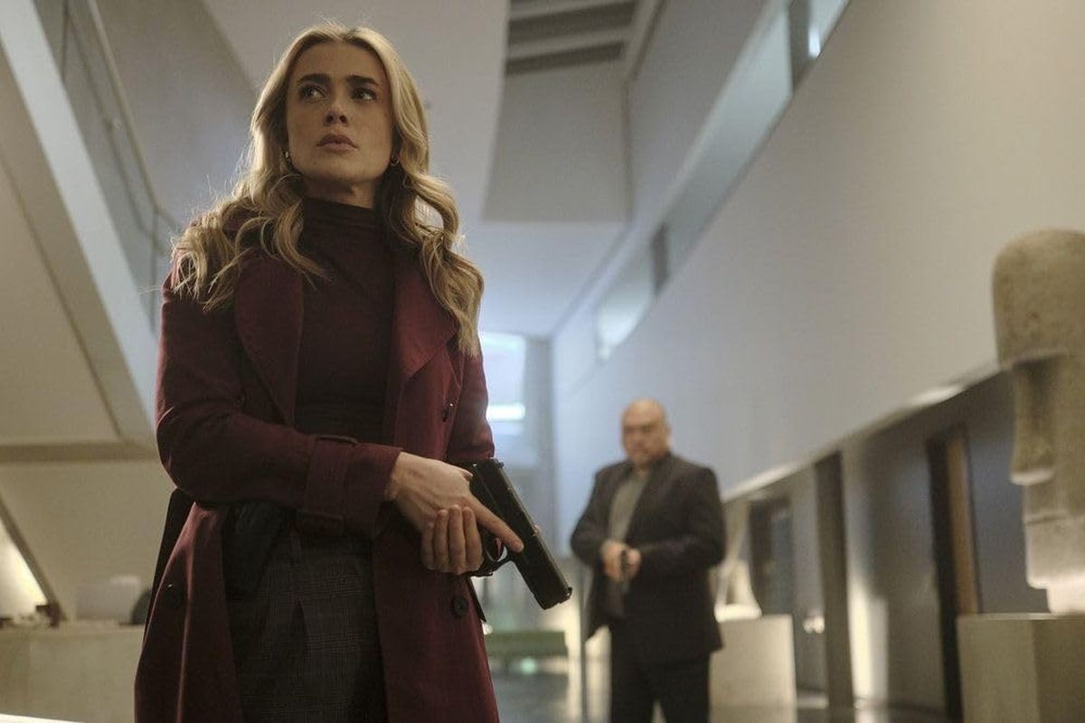 Melissa Roxburgh w dziesiątym odcinku serialu "The Hunting Party"