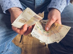 Jawność wynagrodzeń od 24 grudnia 2025. Co zmienia nowe prawo pracy i jakie prawa mają pracownicy?