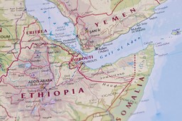 Rakieta Huti uderzyła w okolice lotniska Ben Guriona. Kilku rannych, loty wstrzymane