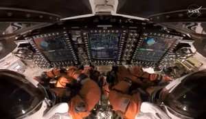 Astronauti NASA u svemirskim odelima