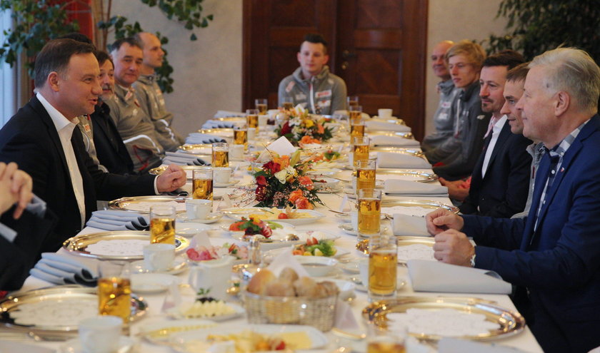 Polscy skoczkowie spotkali się z prezydentem Andrzejem Dudą. Czy to im pomoże?