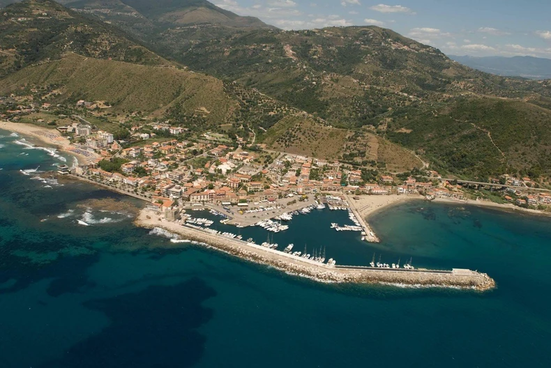 Selo Ačaroli u regionu Ćilento