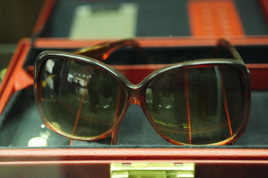 Naočare sa ugrađenim mikrofonom