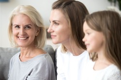 Zmiany, zmiany, zmiany... Relacje matek i córek kiedyś i dziś okiem ekspertki