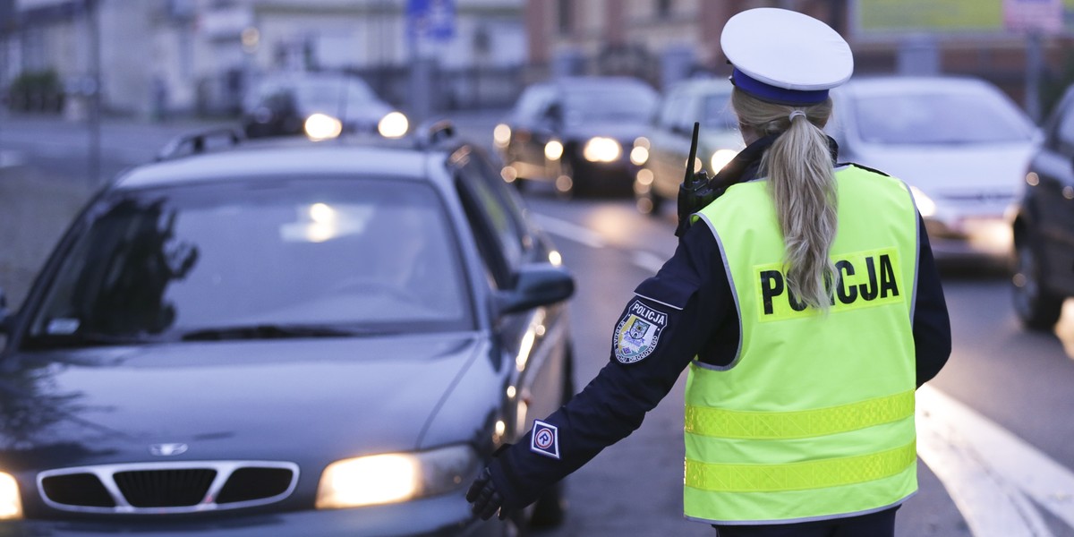 POLICJA KONTROLUJE TRZEZWOSC KIEROWCOW W ZIELONEJ GORZE